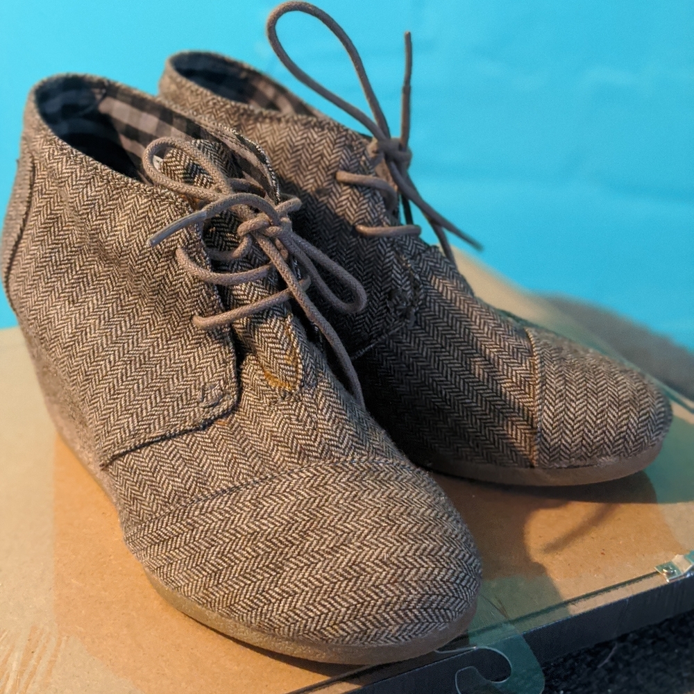 Toms wedges booties size 7